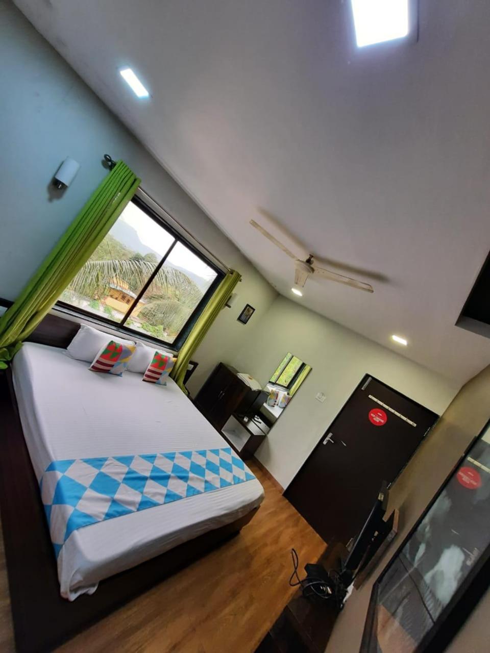 Karla Retreat Resort ロナバラ エクステリア 写真