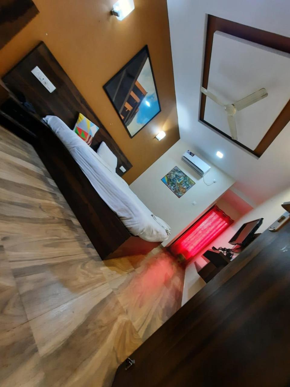 Karla Retreat Resort ロナバラ エクステリア 写真